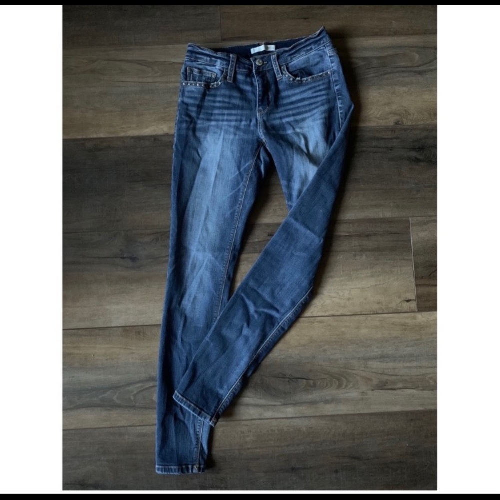 27R Like new Daytrip skinny denim blue jeans from Buckle
